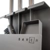 SAVEN Set 2 B – Széles talpú acél kandallótisztító készlet sötét fa fogantyúval
